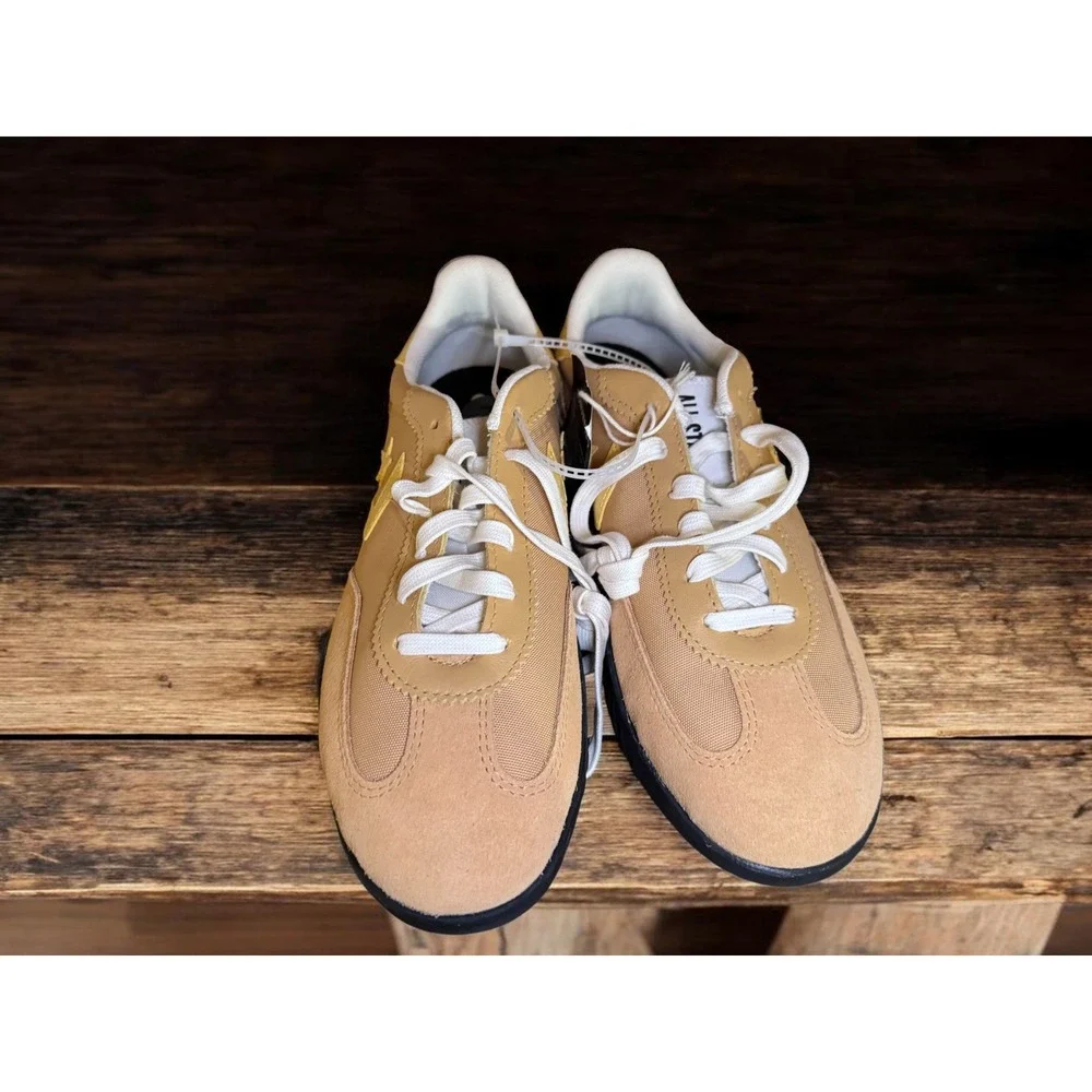Converse step into
